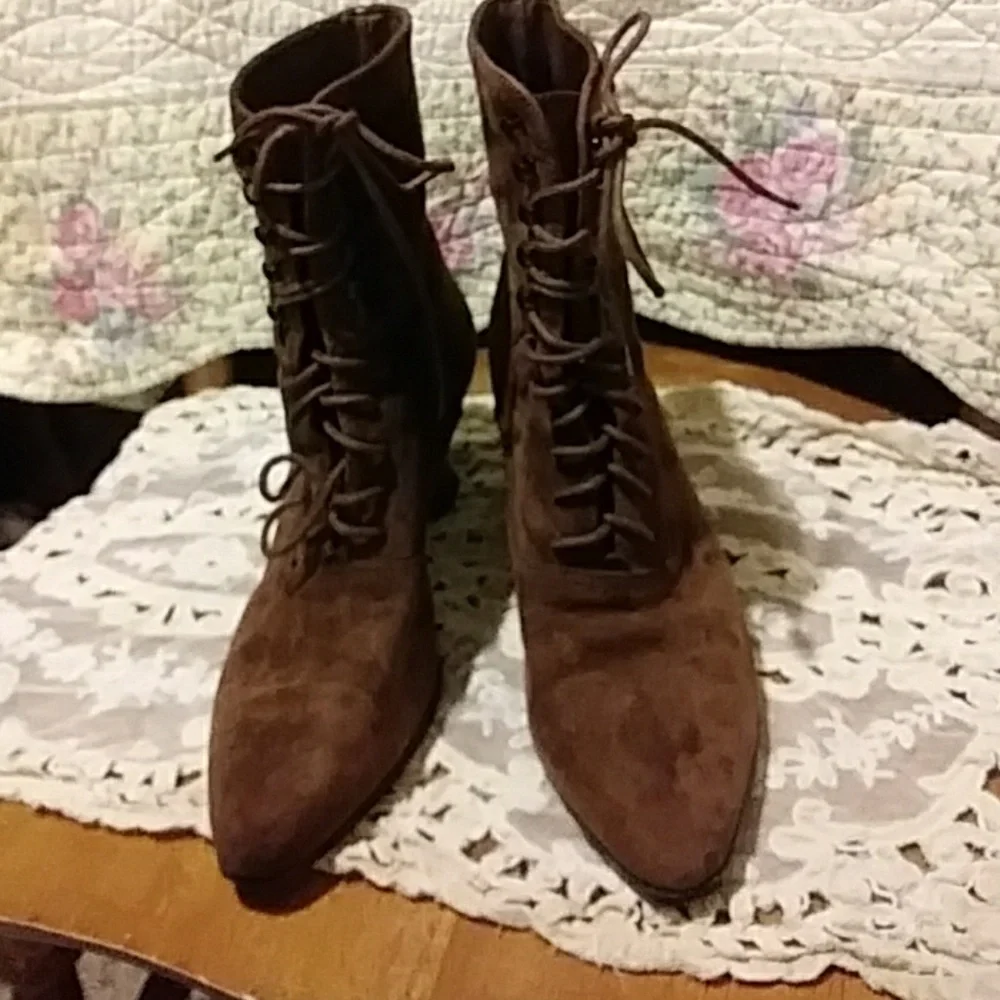 Boots - Picture 3 of 5